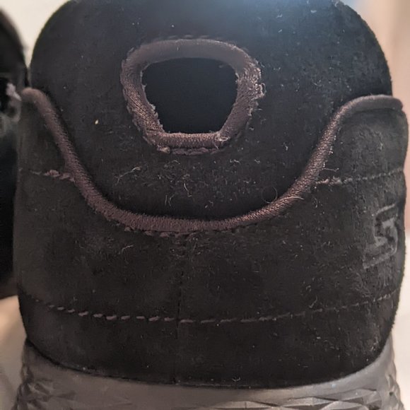 Sketchers GOGA MAX - Black Suede (Men's 10.5) - Picture 6 of 12